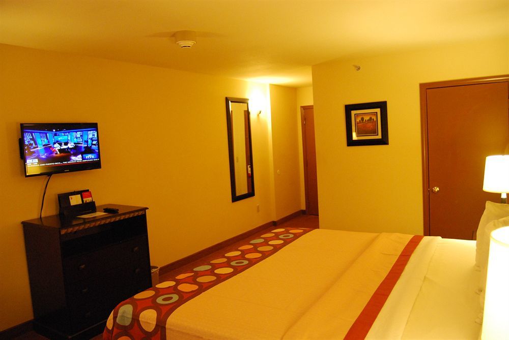 Super 8 By Wyndham Oklahoma City Buitenkant foto