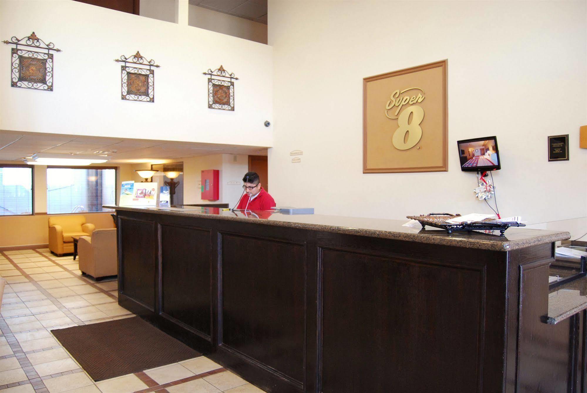 Super 8 By Wyndham Oklahoma City Buitenkant foto